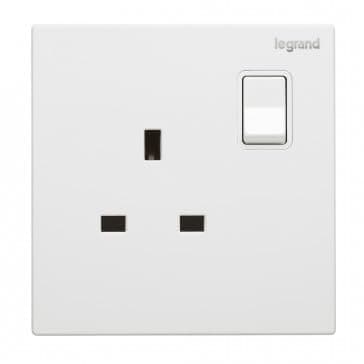Legrand British standard single socket outlet Galion 282432-C
