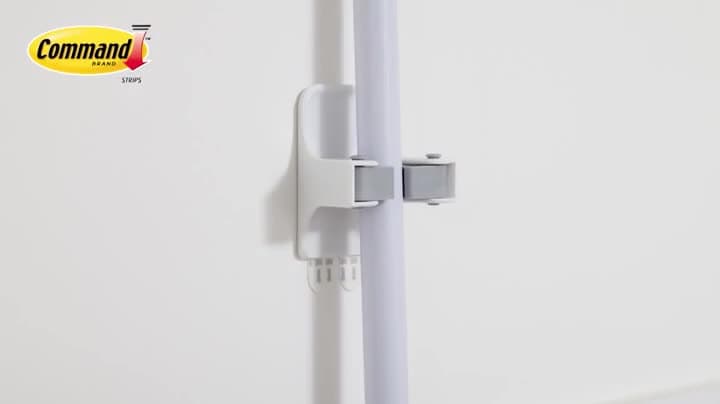 3M Command Broom Gripper,Holds 1.8kg, No paint Damage, Holds Strongly, Reusable, Adhesive hooks for wall, Multi-surface, hanging broom, wiper, long handle brushes (White, 1 Hook, 2 Strips)