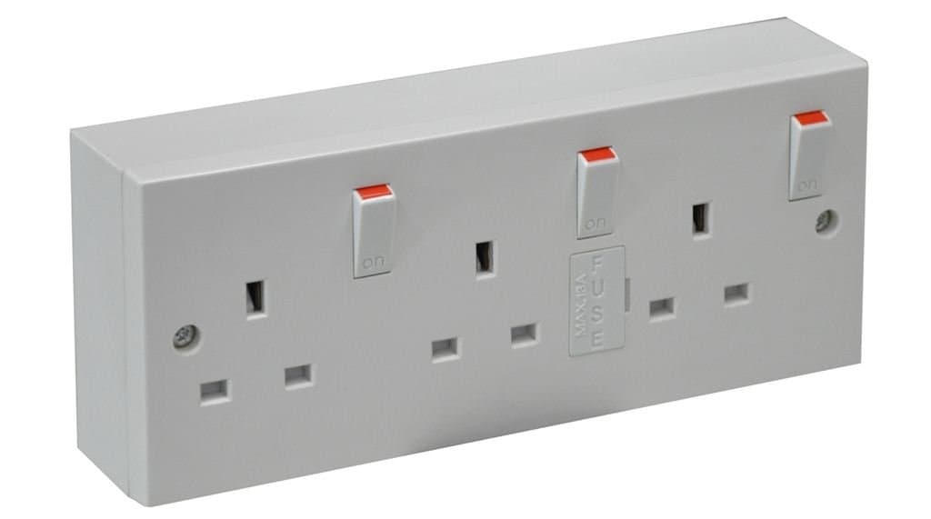 Eagle White Triple Switched Socket with Back Box