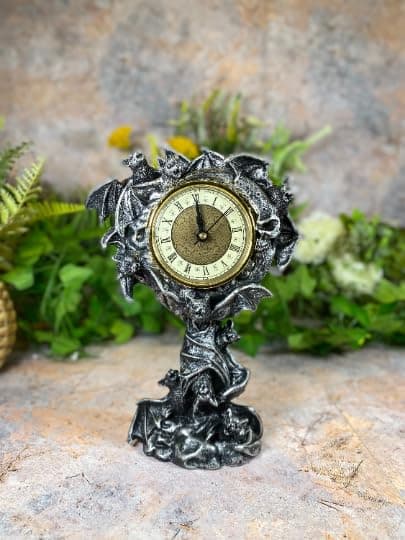 Osiris Trading UKGothic Resin Silver Bats Clock - Handcrafted Spooky Decor, Halloween Ornament 25 cm Tall