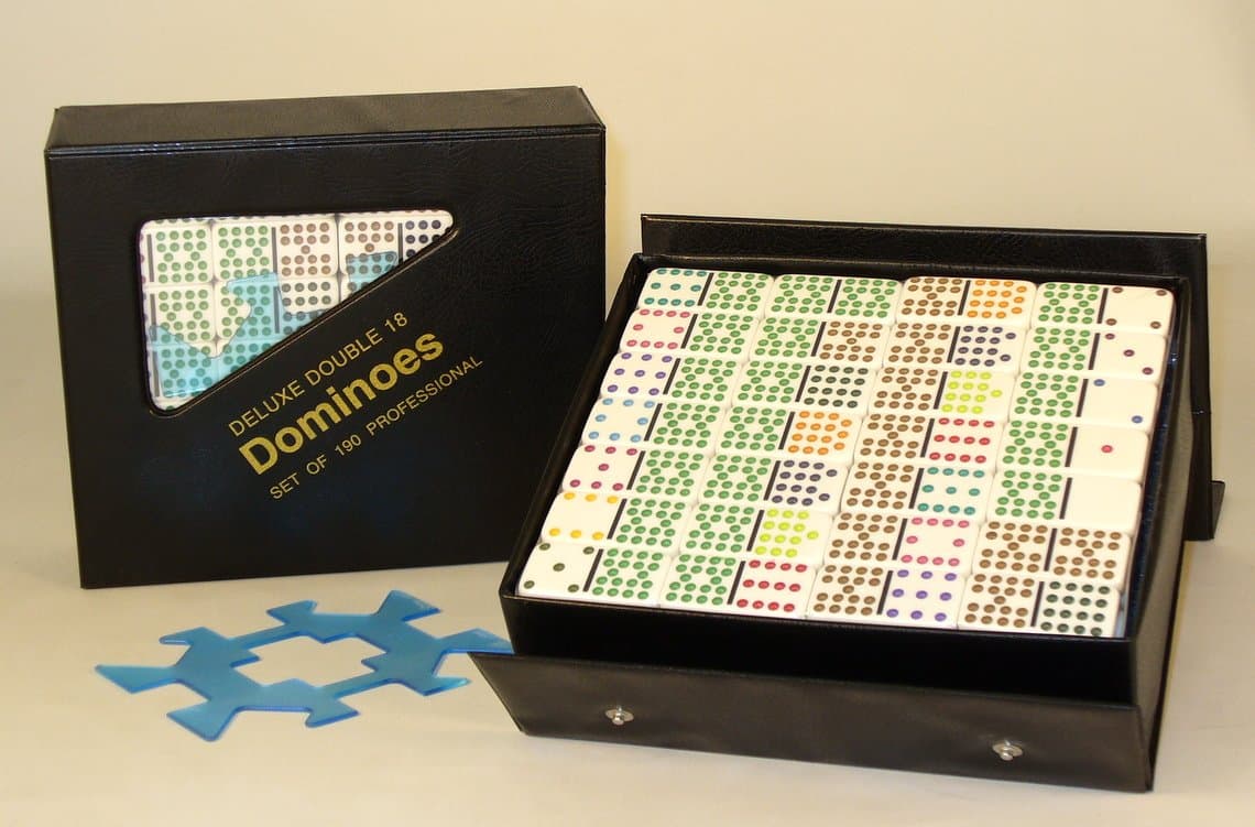 Hansen Deluxe Double 18 Dominoes Game