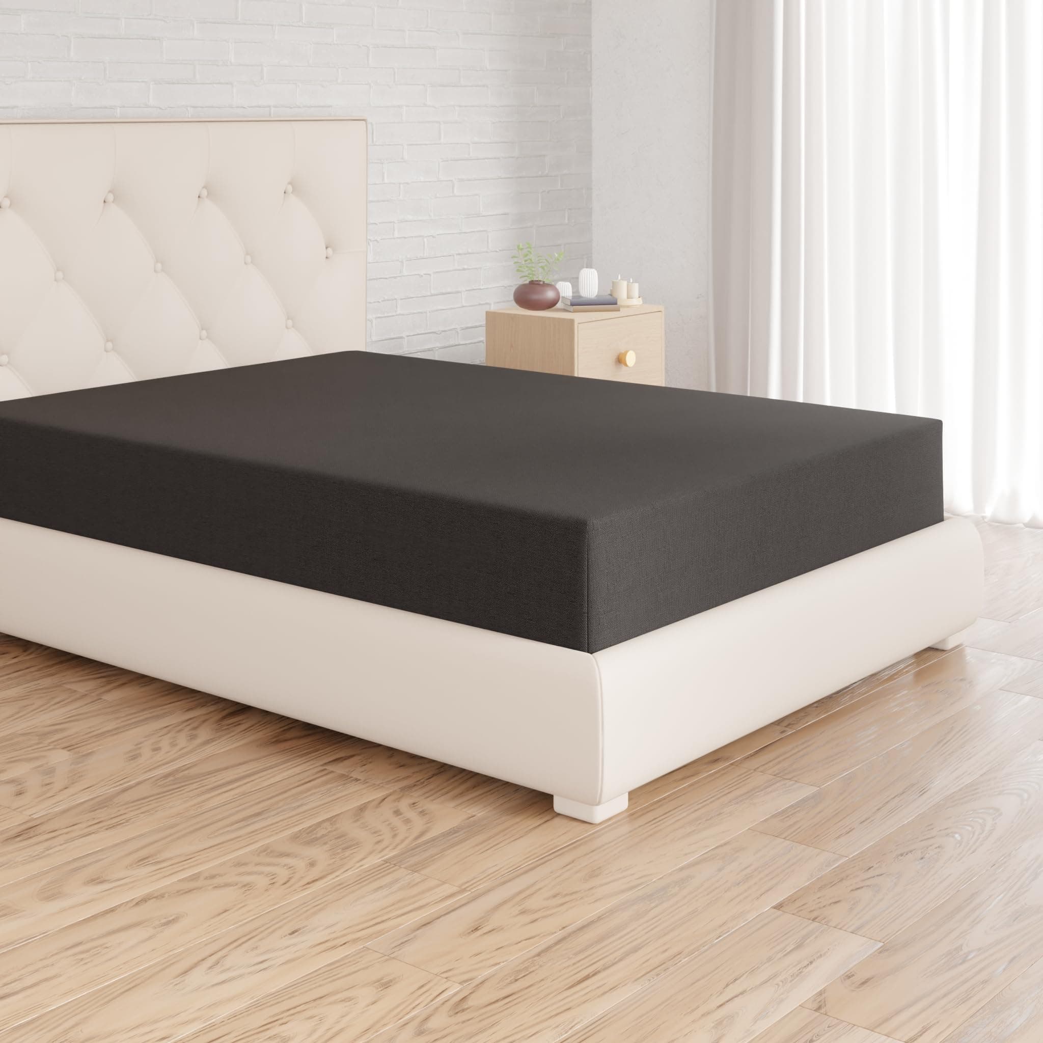 Amazon Basics Bedding Soft Microfibre Single Fitted Sheet with 12 inch (30 cm) Deep Pocket, 90 x 190 cm, Black