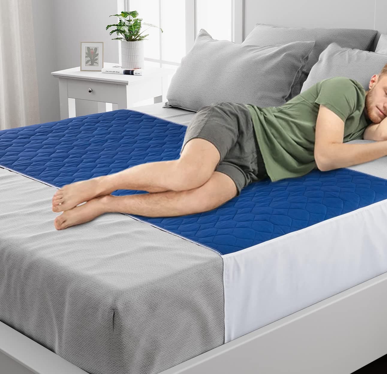 Lynmark® Waterproof Bed Protector with Tuck-In Flaps - Washable Bedwetting & Incontinence Sheets Absorb Up to 3 Liters - Leak-Proof OEKO-Tex Certified Cotton Mattress Pad for King Bed - 150x85cm, Navy