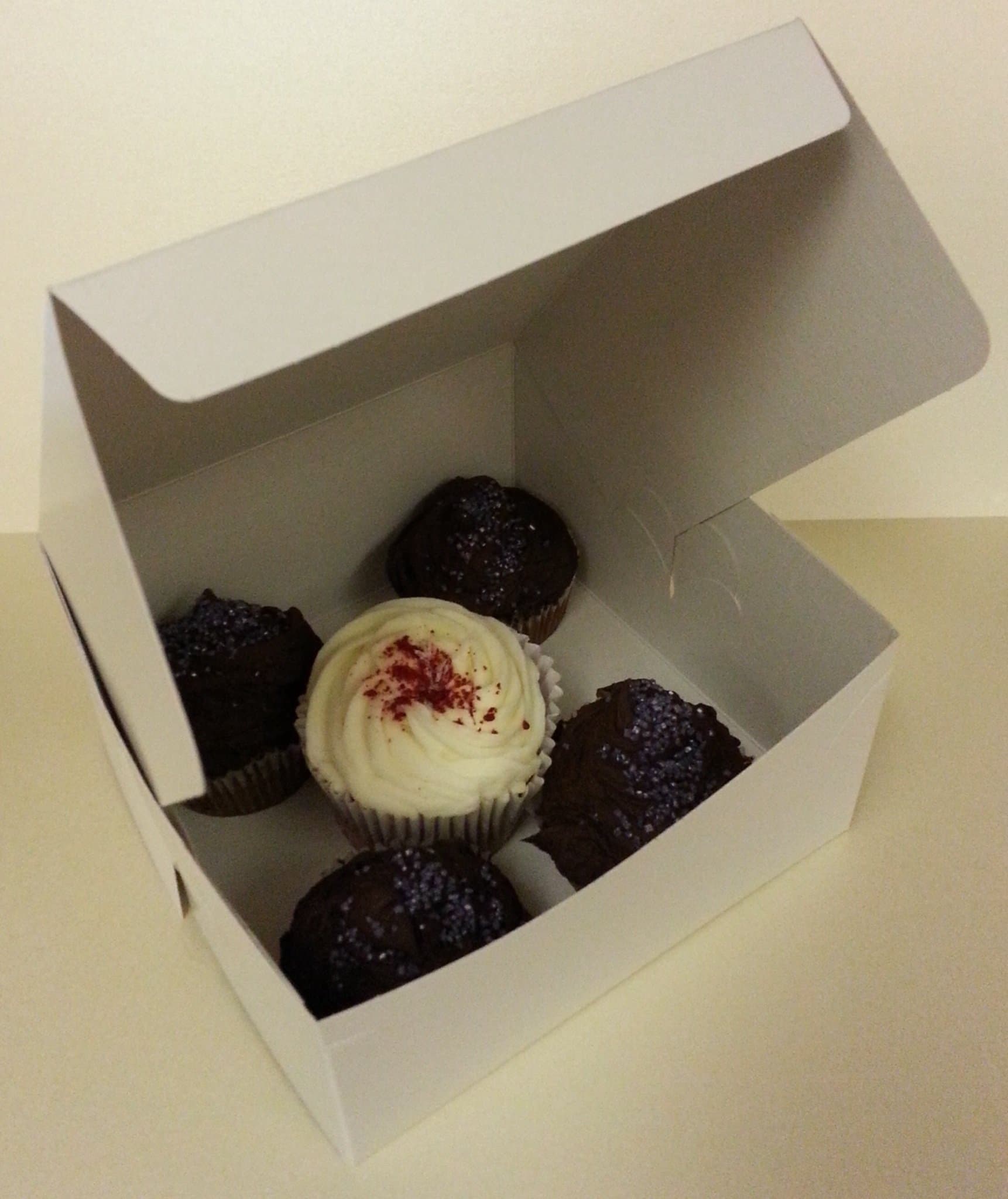 The box trader Pack of cake/cupcake boxes each with dimensions 6" x 6" x 3" - select quantity - FREE P & P (25)