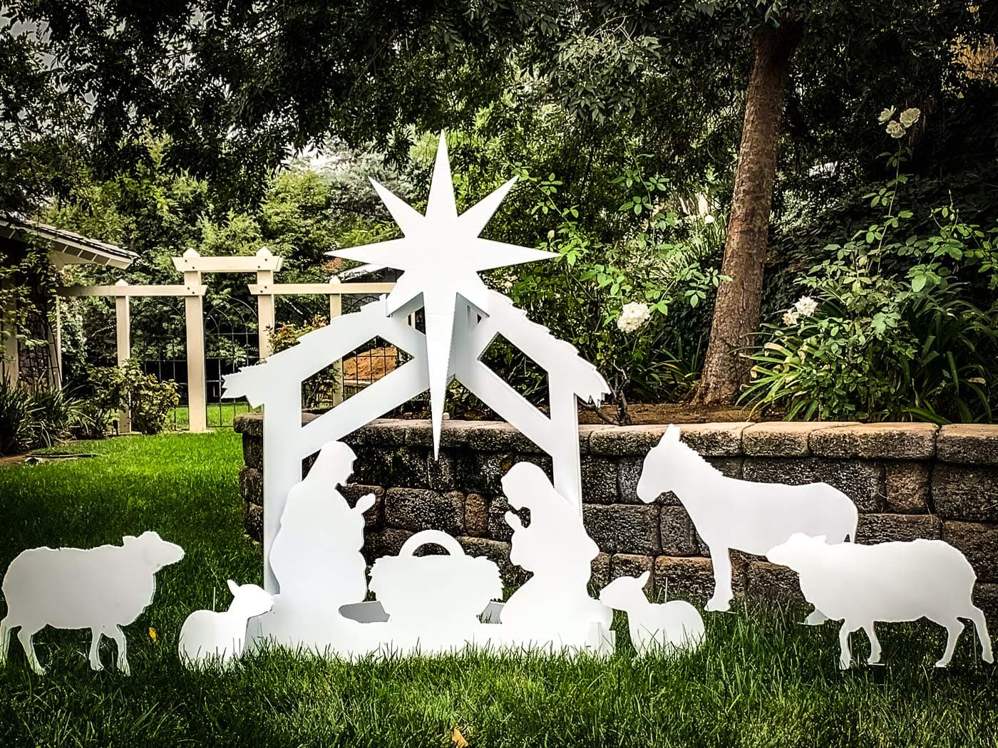 Note Card Cafe Large Outdoor Nativity Scene Yard Display Set | Front Lawn Sign Christmas Décor | 55"x 40"x 17" | Includes Additional Characters and Staking Kit