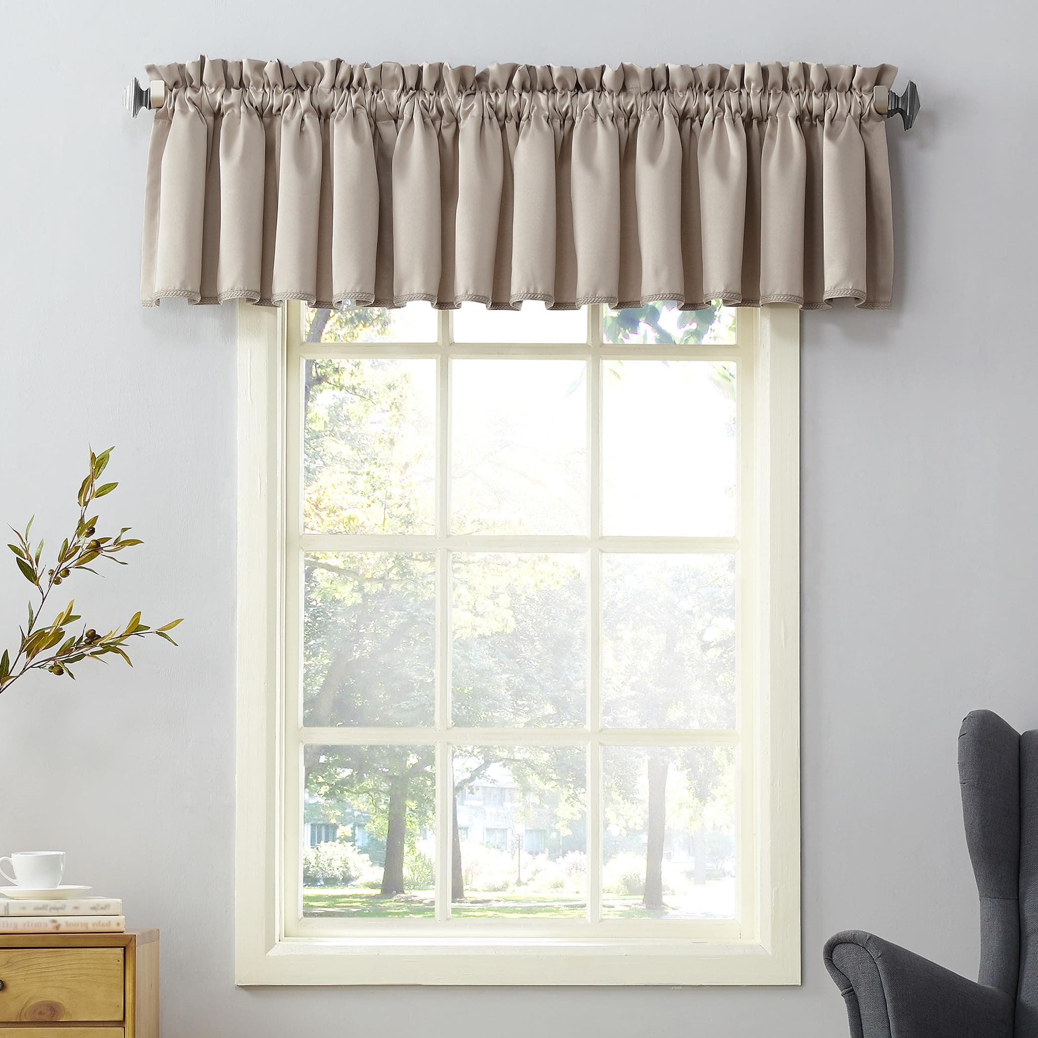 Sun Zero Barrow Energy Efficient Rod Pocket Curtain Single Valance