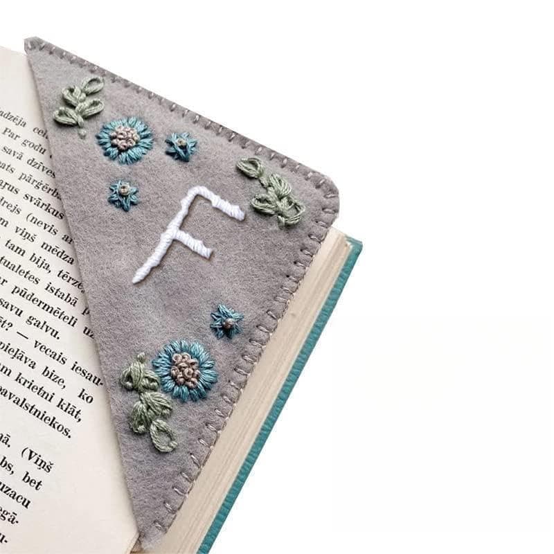 Personalized Hand Embroidered Corner Bookmark,Felt Triangle Page Stitched Handmade Bookmark,Unique Cute Flower Letter Embroidery Bookmarks Accessories for Book Lovers