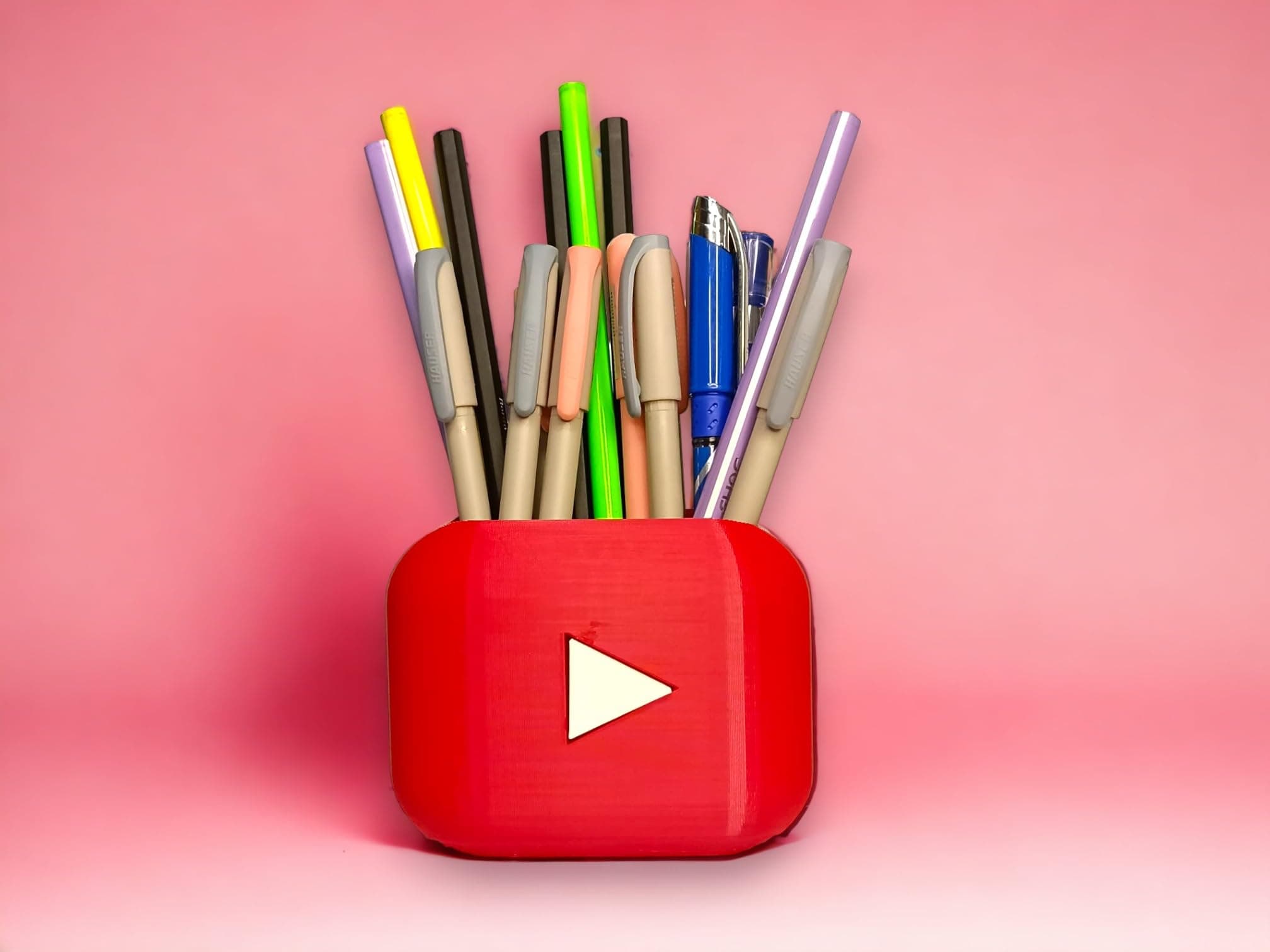 3D Printed YouTube Play Button Pen Stand (Red) – Desk Organizer for YouTubers, Content Creators & Fans | Gift for Gamers, Students & Office Use | Eco-Friendly PLA Plastic Pen Holder.