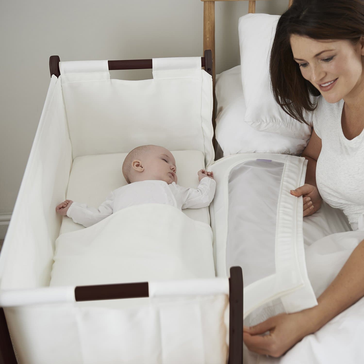SnuzPod Bedside Crib and Mattress (Espresso)